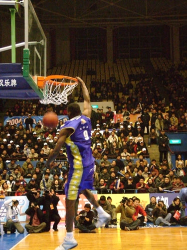 尽管穆萨在 尽管穆萨在