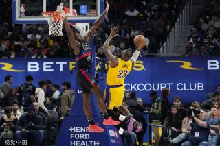 的表现至关 的表现至关